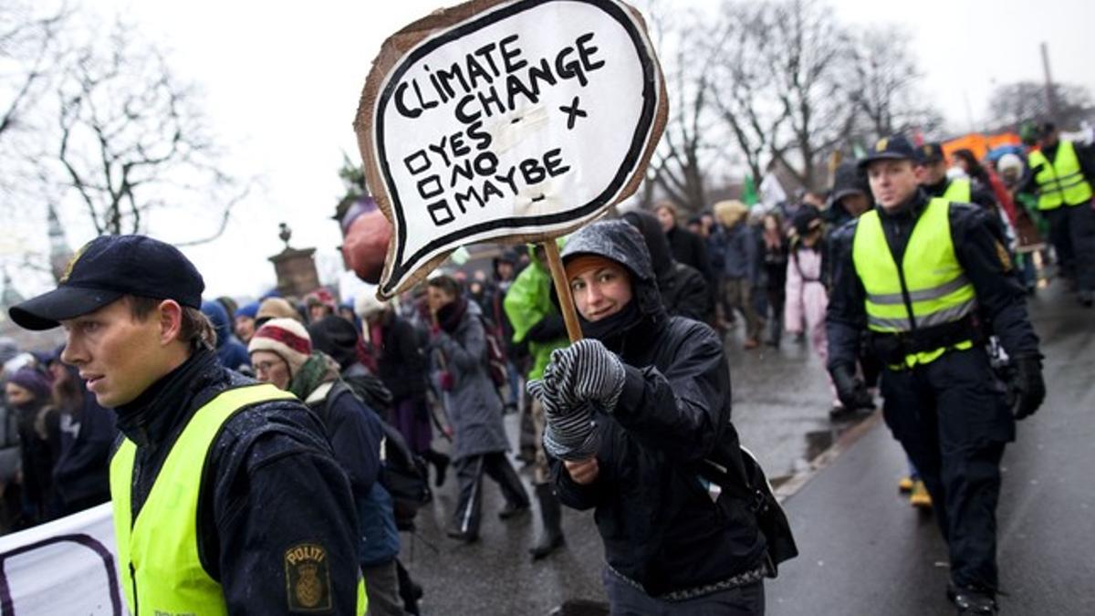 Activistas se manifiestan en Copenhagen por el cambio climático.