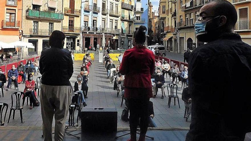 Imatge de l&#039;acte commemoratiu del Dia Mundial de la Salut Mental, ahir a la plaça Major de Manresa