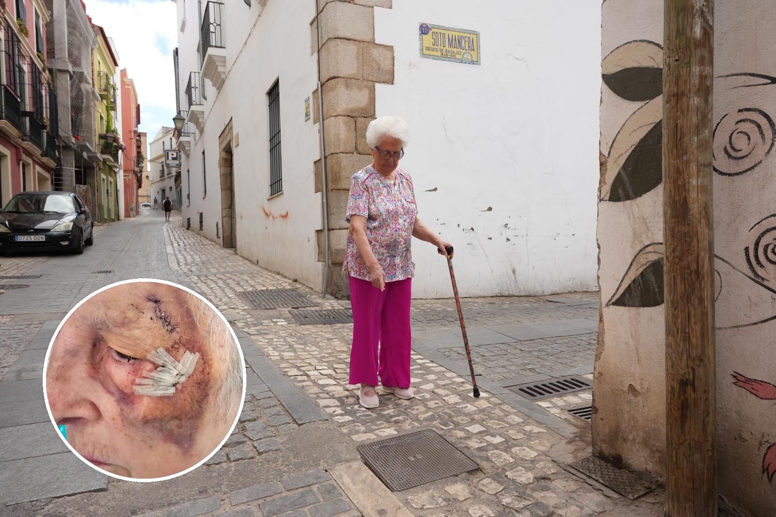 Ángela señala el tramo del acerado que le hizo tropezar y caer, provocándole numerosas heridas.