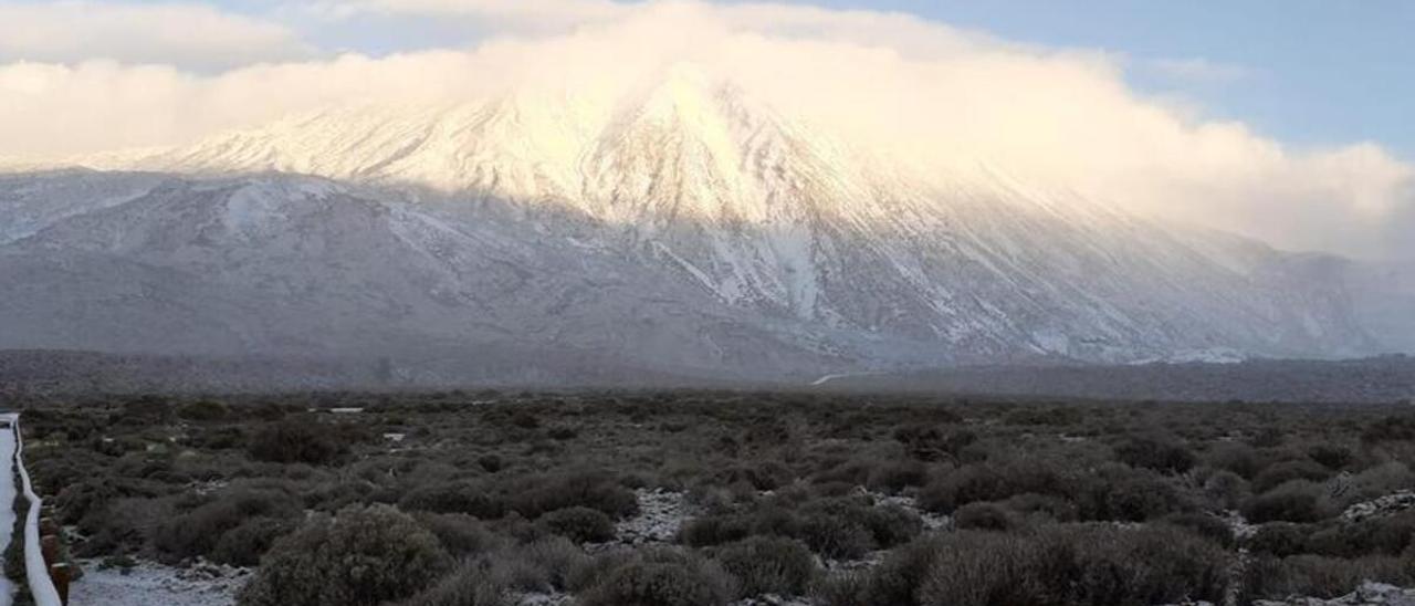 El Teide nevado.