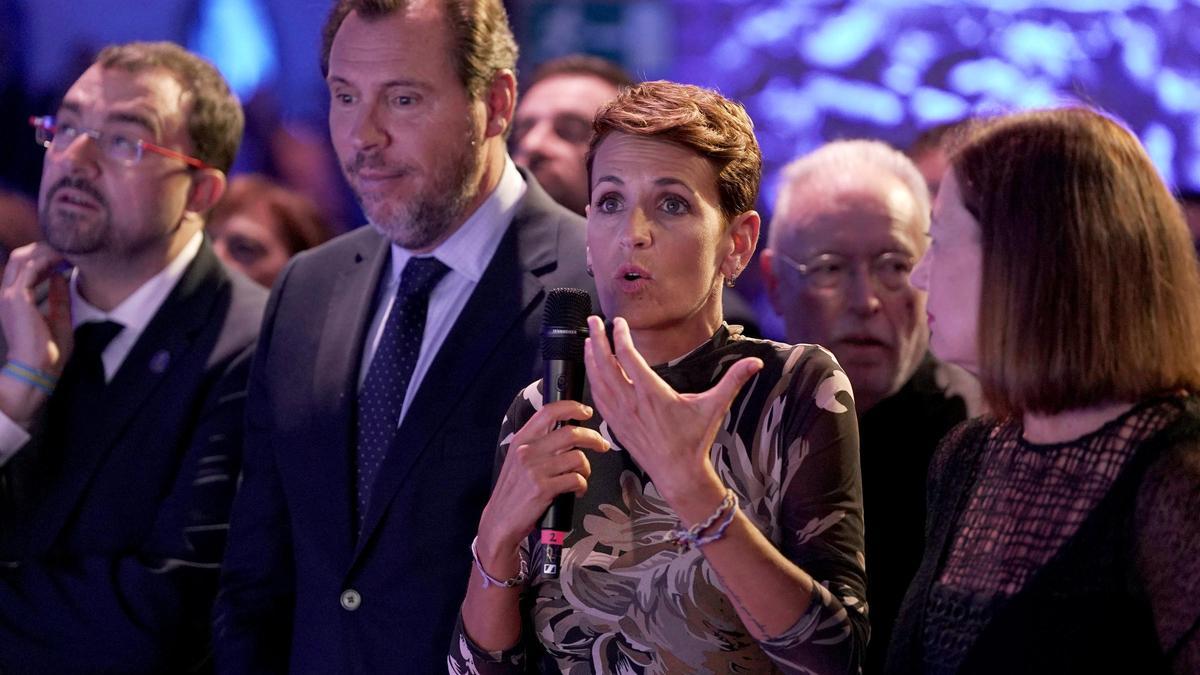 Óscar Puente, ministro de Transportes y Movilidad Sostenible; María Chivite, presidenta de la Comunidad Foral de Navarra, y Francina Armengol, presidenta del Congreso de los Diputados.