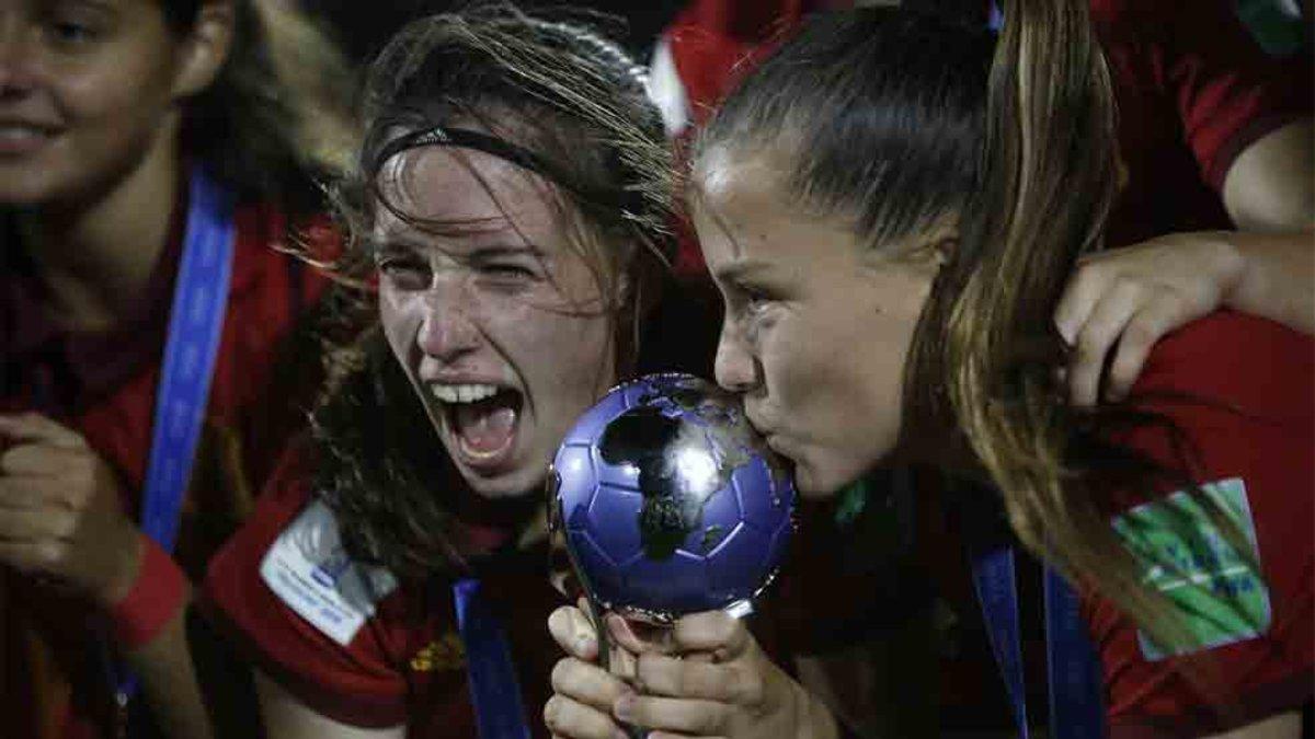 Las jugadoras españolas celebrarón la consecución del Mundial Sub 17