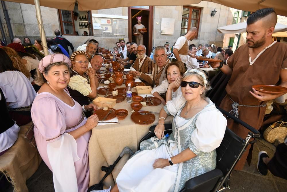 Miles de asistentes consolidan la Feira Franca como una de las fiestas históricas más destacadas de Galicia