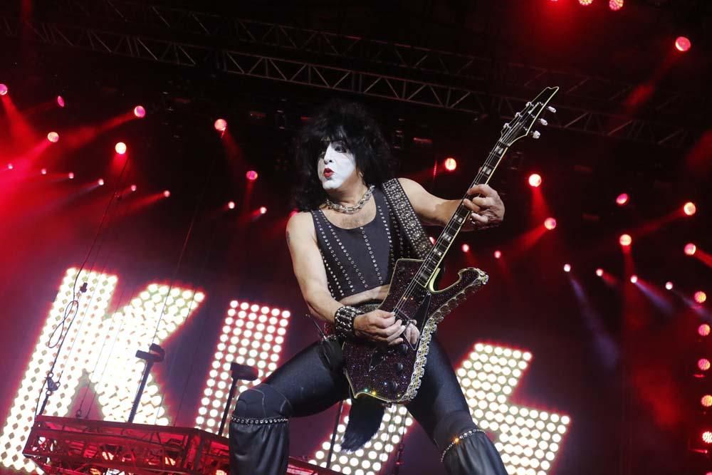 Kiss revienta los Califas