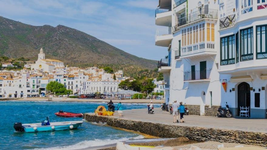 Entre les propostes hi ha una de senderisme de Cotlliure a Roses, passant per Cadaqués