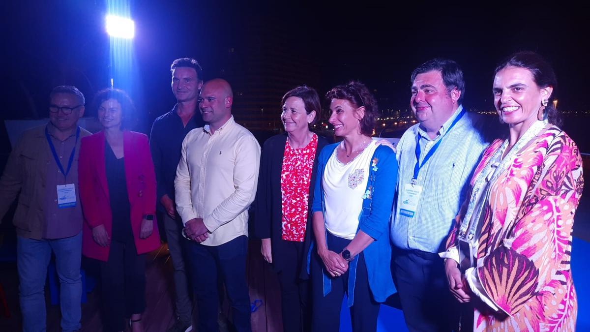 Los militantes de FORO reciben a Carmen Moriyón con gritos de ¡alcaldesa, alcaldesa!