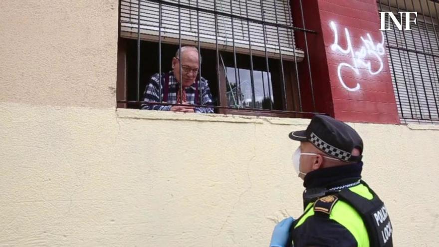 Ancianos confinados en la Avenida Alcoy de Alicante