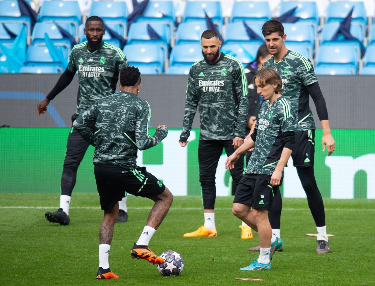 El Madrid se entrena en Mánchester antes de buscar una nueva final