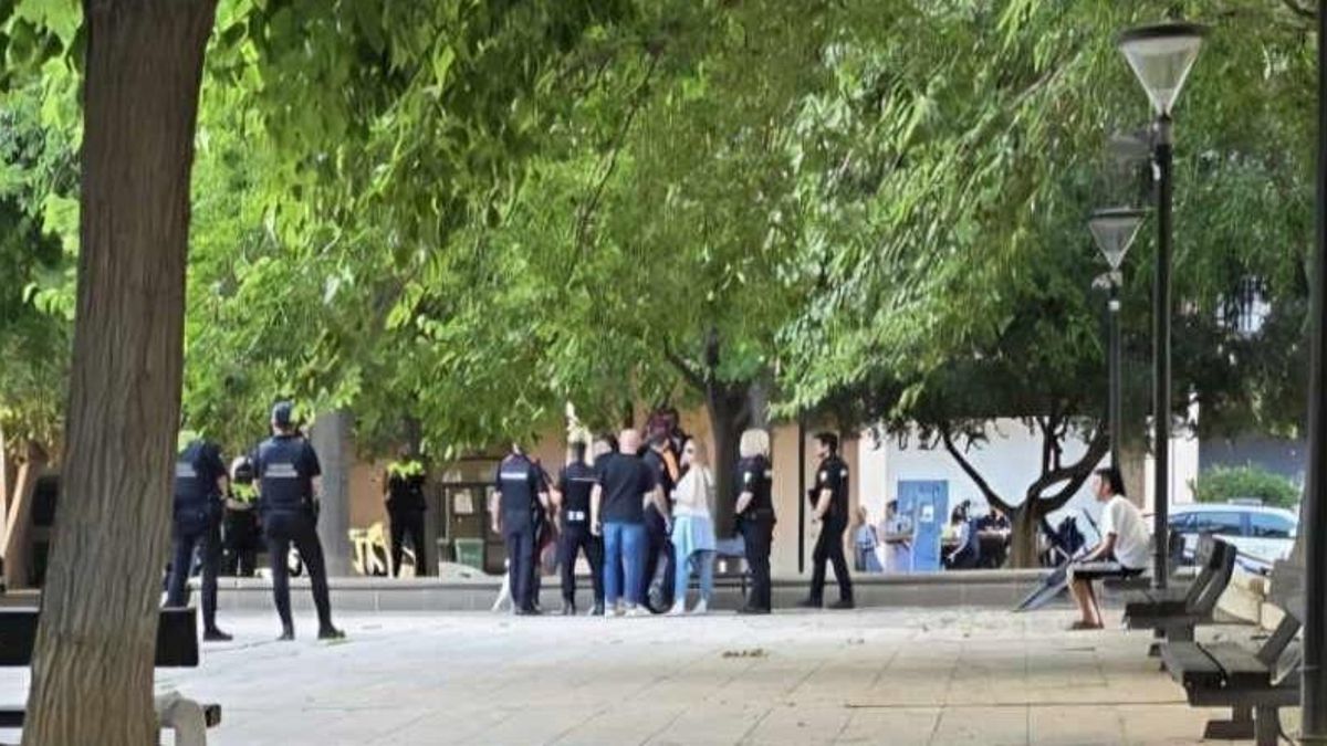 Imagen de archivo de una pelea reciente en la plaza José María Forqué, donde también ha tenido lugar esta agresión entre indigentes.