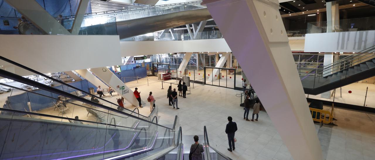 Estación de ferrocarriles de Urzáiz, inserta en Vialia.