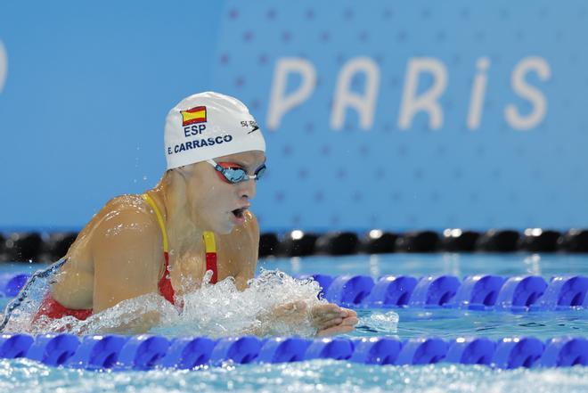 La española Emma Carrasco compite en la segunda manga de los 400m estilos femeninos en los Juegos Olímpicos París 2024, este lunes, en Nanterre, Francia. 