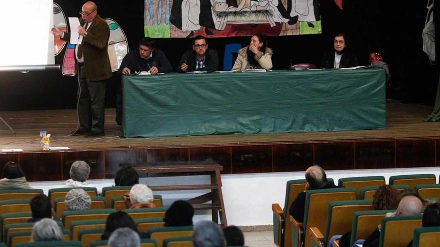 La reunión celebrada ayer en el salón de actos de los Dominicos para presentar el proyecto.