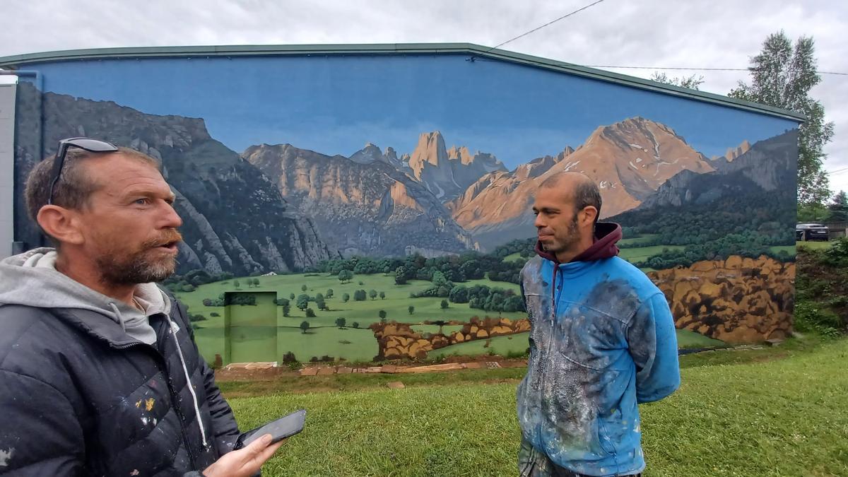 Siero se corona con el Uriellu: así es el nuevo mural de la Pola, un amanecer en la emblemática cumbre
