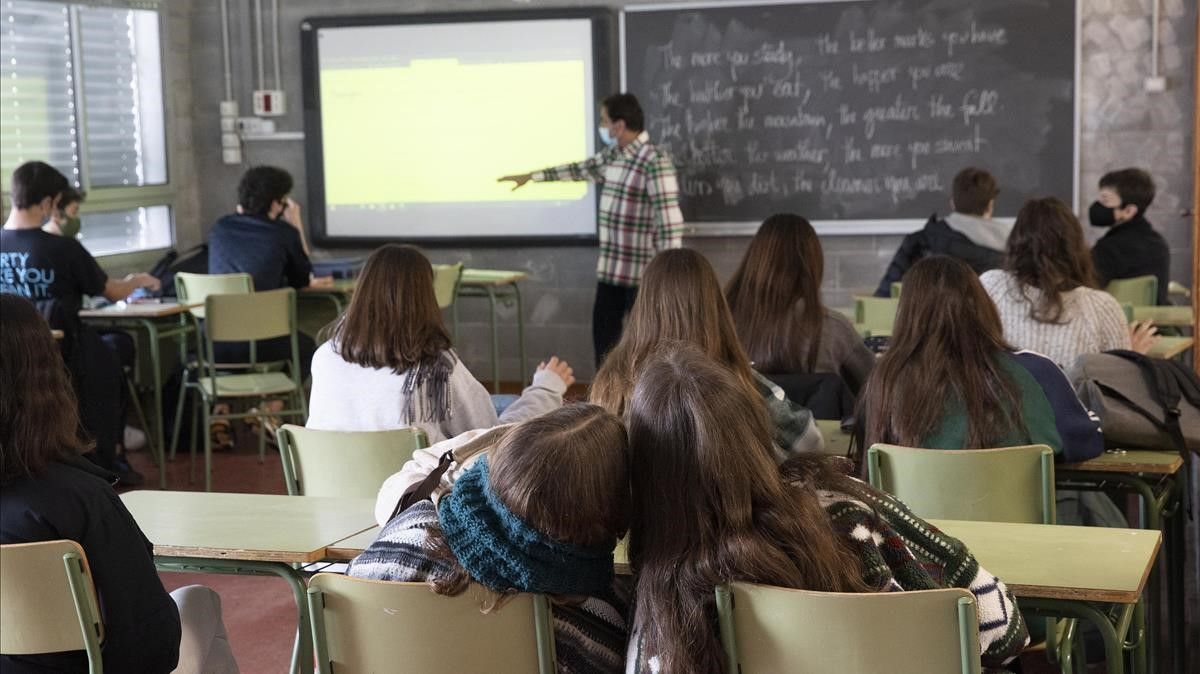 Barcelona 10 02 2021 Sociedad Aula de bachillerato del Institut Escola Costa i Llobera  Foto Ferran Nadeu