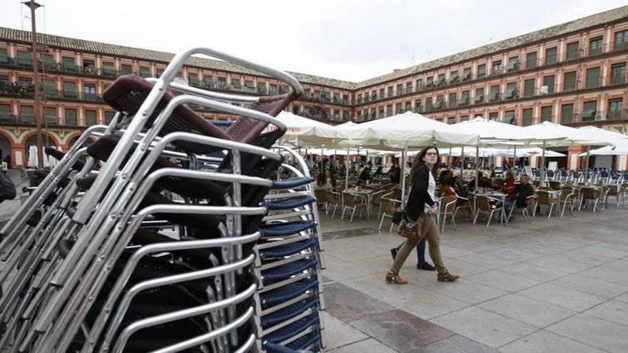 Los empresarios alertan de que el casco histórico se quedará sin veladores en las calles