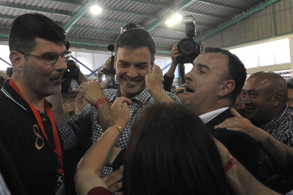 Pedro Sánchez abarrota el polideportivo de Carrús