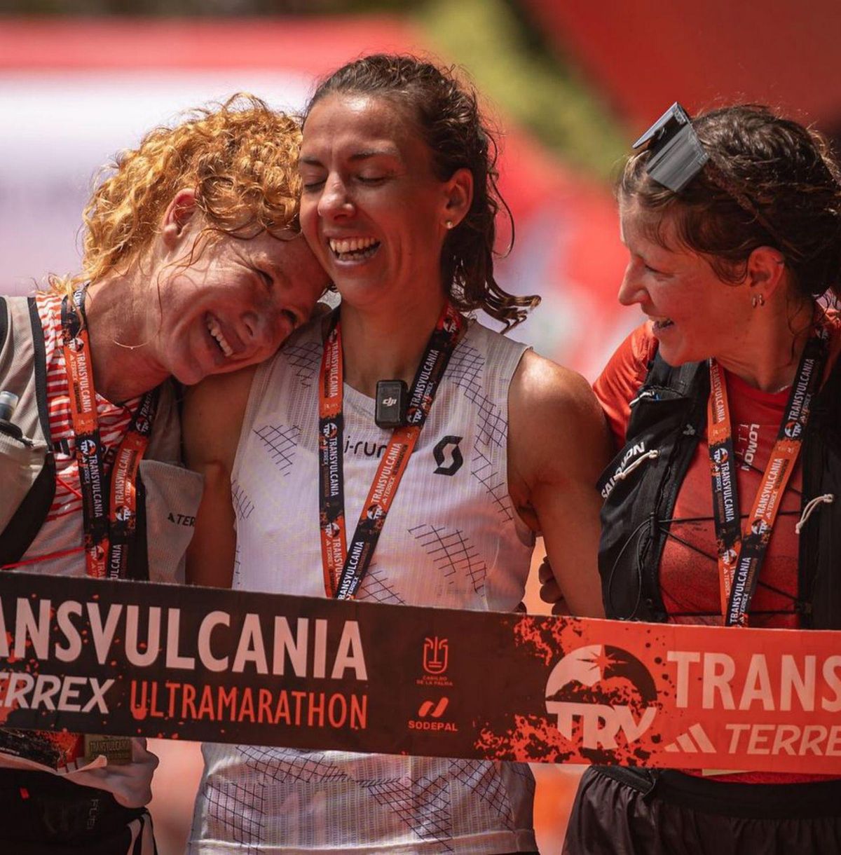 Rousset, Mityaeva y Martina Valmassoi, podio de la Ultra femenina. | ARTURO JIMÉNEZ