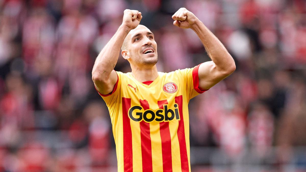 Oriol Romeu of Girona FC reacts during the La Liga Santander match between Athletic Club and Girona FC at San Mames  on February 26, 2023, in Bilbao, Spain.