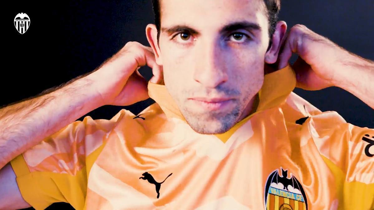 El València CF presenta la seua samarreta 'retro'