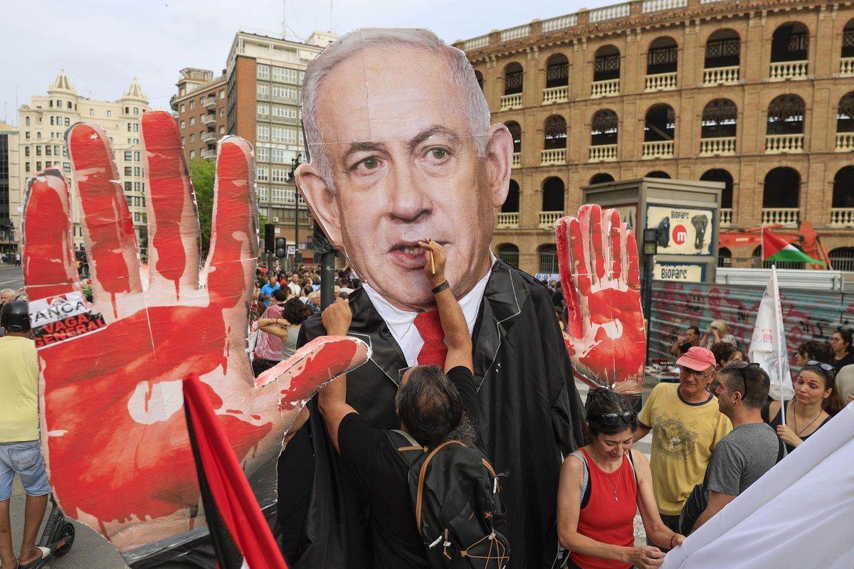 Pancarta con el rostro de Netanyahu.