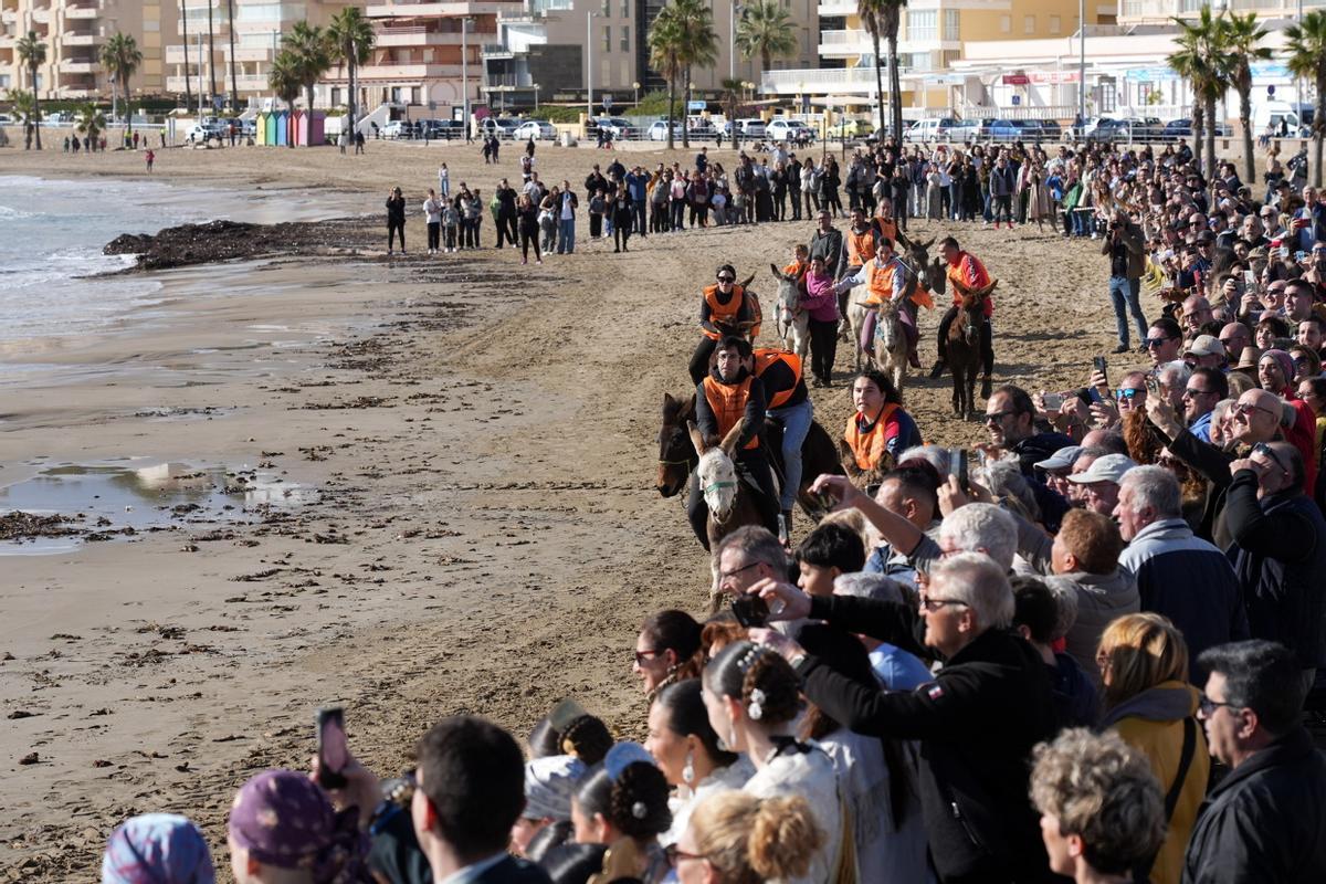 Las imágenes de la carrera de caballos en la playa de Orpesa