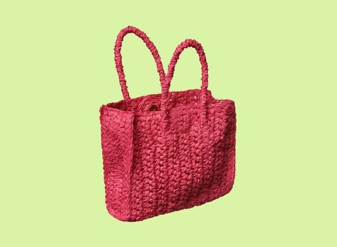 Bolso 'Woven' trenzado de Zara de la colección 'Lime Glam', también disponible en el metaverso
