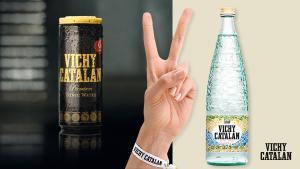 Fer una V amb la mà per demanar un Vichy Catalan