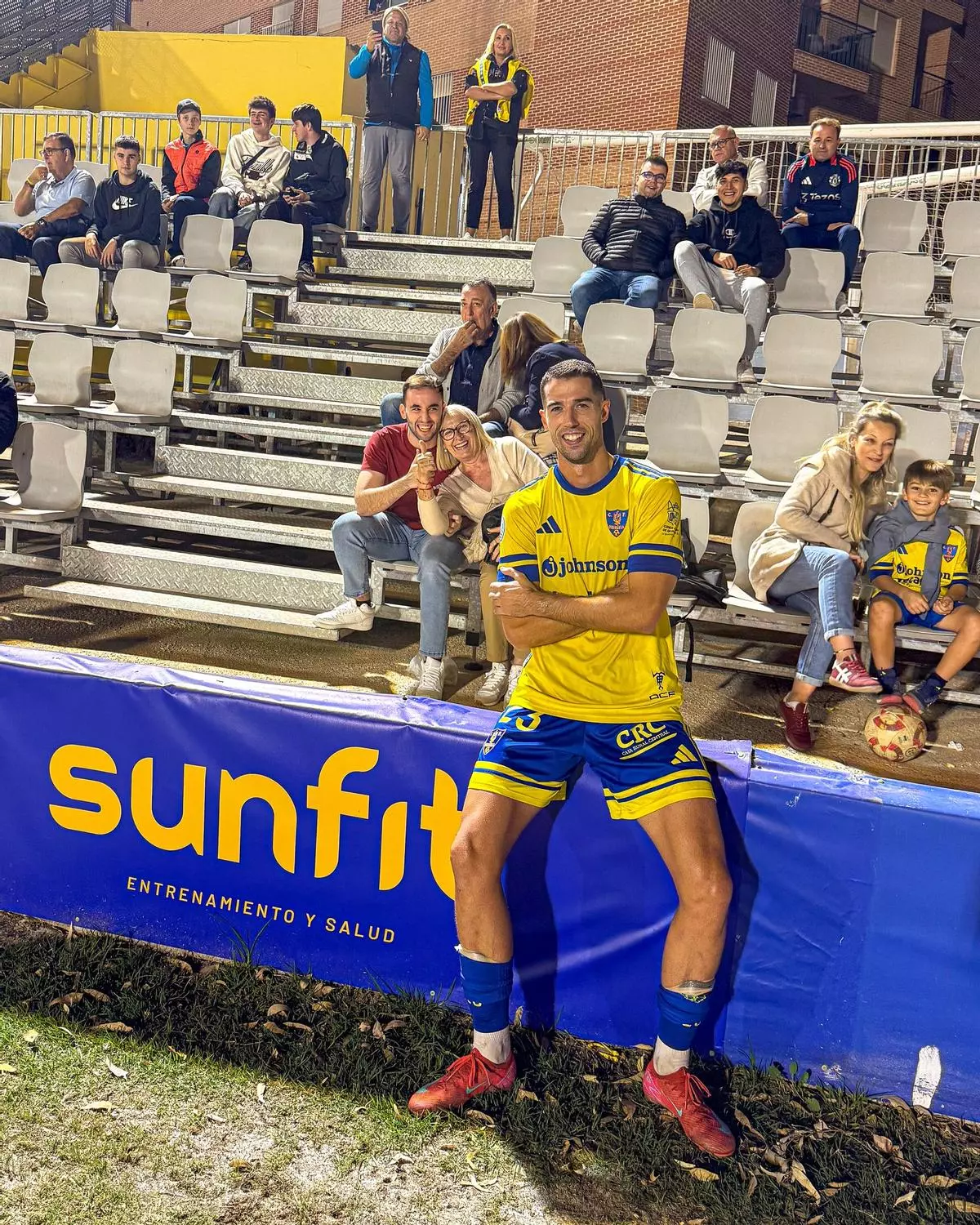 El Orihuela vuelve a la liga con un firme triunfo en casa