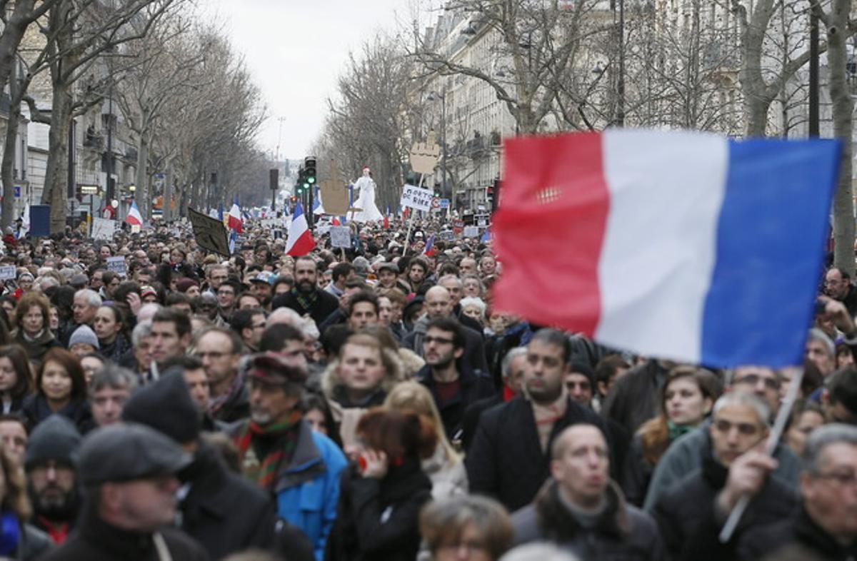 Participants en la manifestació de París.