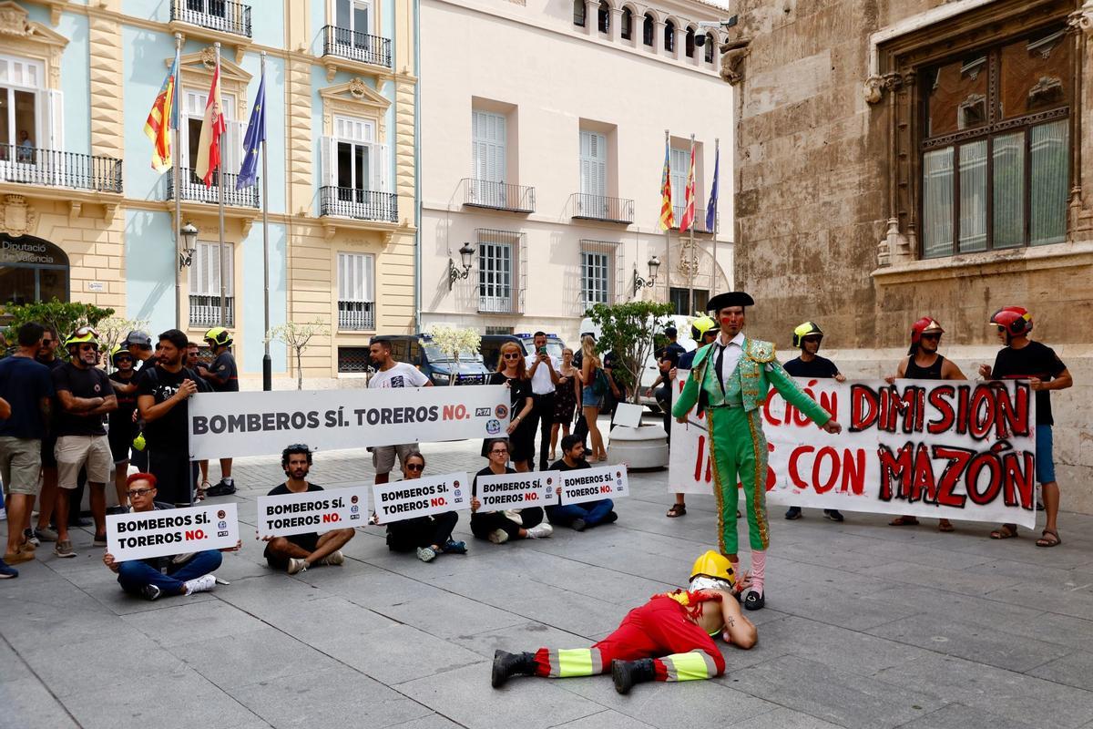 Protesta de los bomberos en València