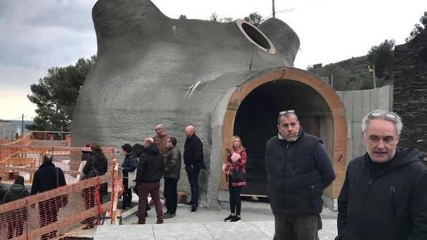 Ferran Adrià davant del Braimstorming, una de les noves estructures per al laboratori d&#039;idees.