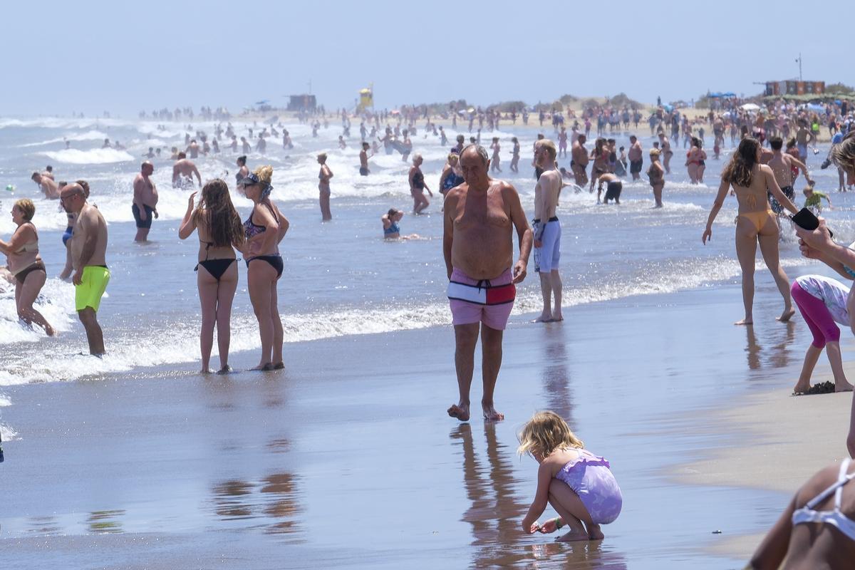 Bañistas en Playa del Inglés.