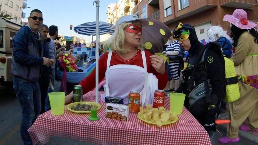 Las comparsas tomaron ayer las calles de la ciudad en el Gran Desfile de Carnaval.