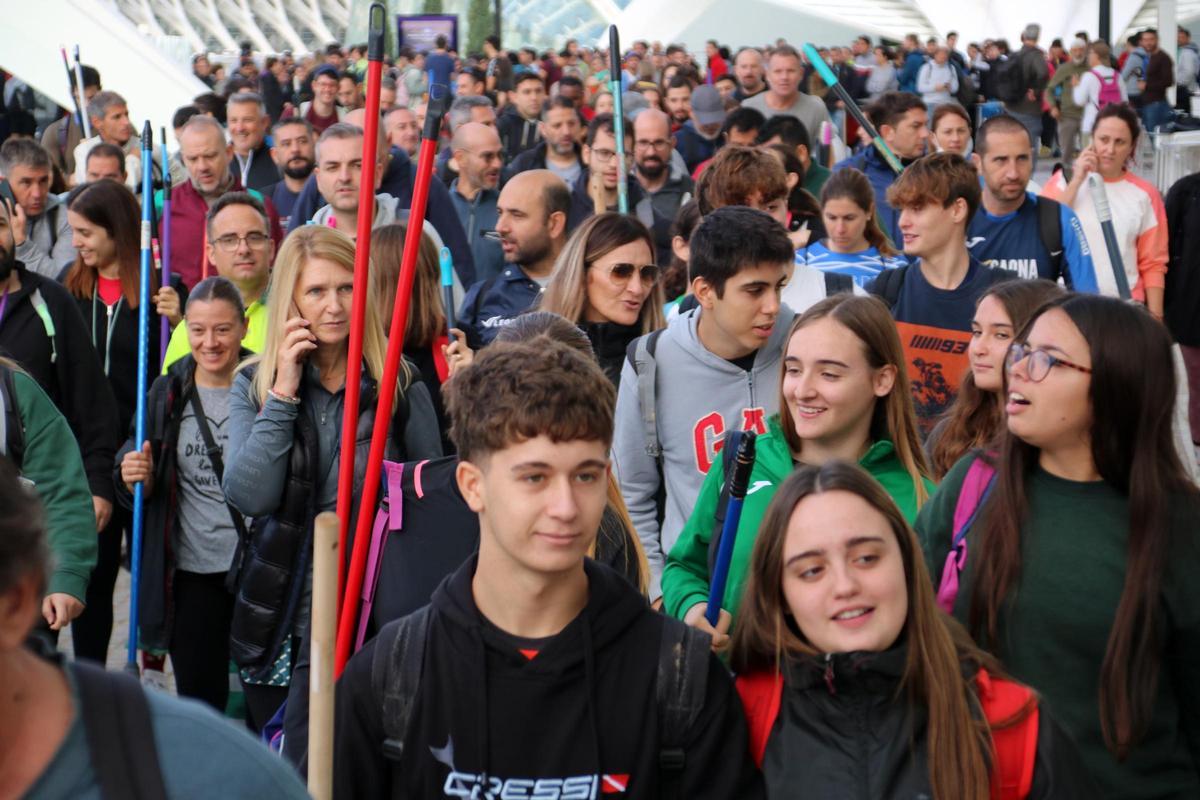 Miles de voluntarios se movilizan en el operativo organizado por el gobierno valenciano para ayudar a las tareas de recuperación post dana Miles de voluntarios se movilizan en el operativo organizado por el gobierno valenciano para ayudar a las tareas de recuperación post dana