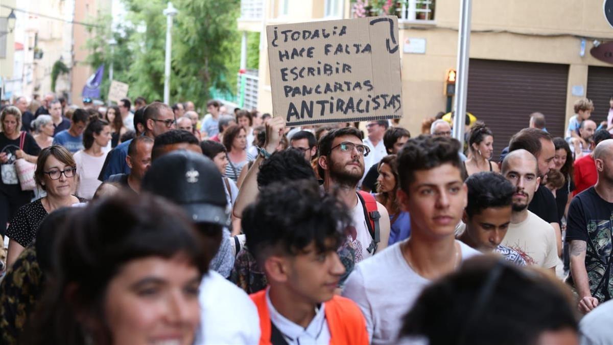 Manifestación en El Masnou contra el racismo y el fascismo después del ataque a un centro de menores no acompañados.