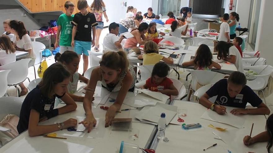 Medio centenar de escolares participan en la actividad