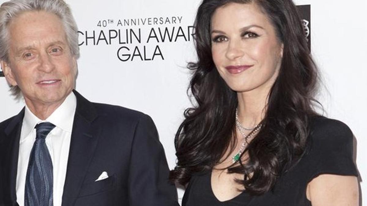 Michael Douglas y Catherine Zeta-Jonesse estrenan como abuelos