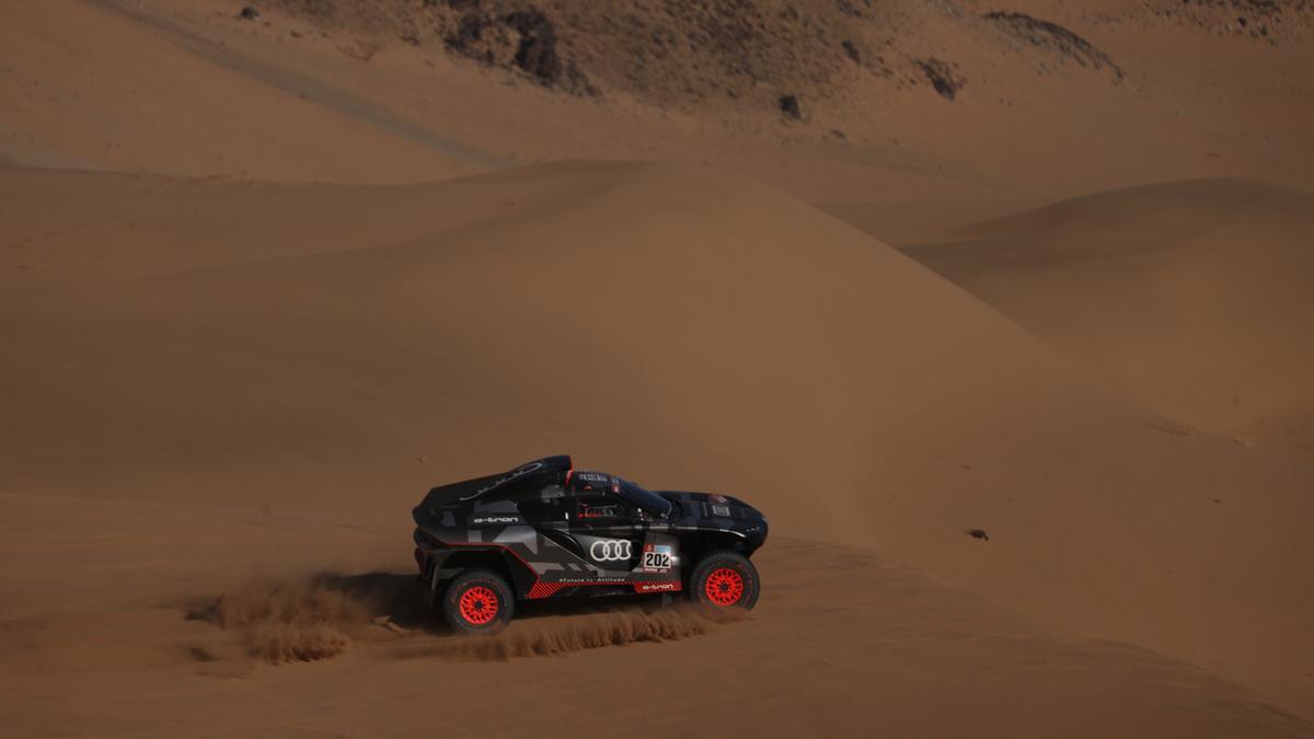 Carlos Sainz, en el prólogo de Rally Dakar.