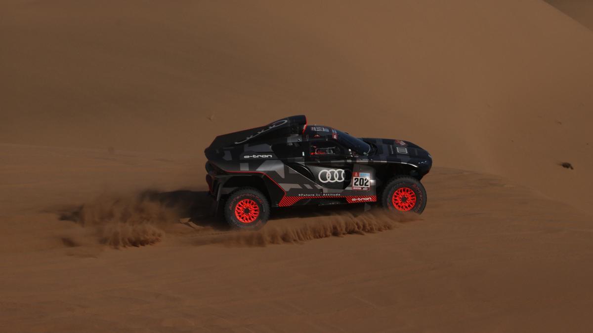 Carlos Sainz, en el prólogo de Rally Dakar.