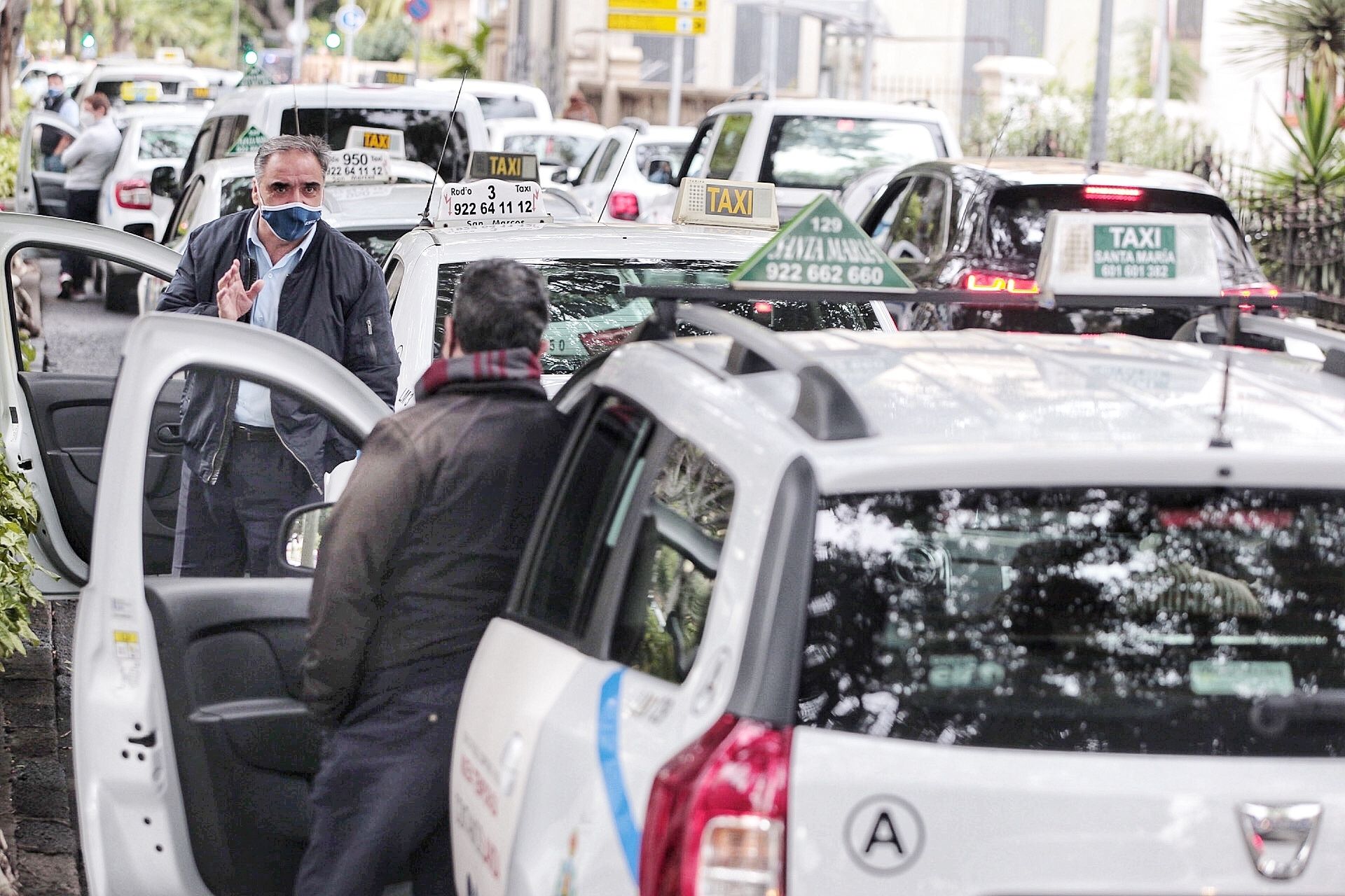 Caravana de taxis en Santa Cruz de Tenerife