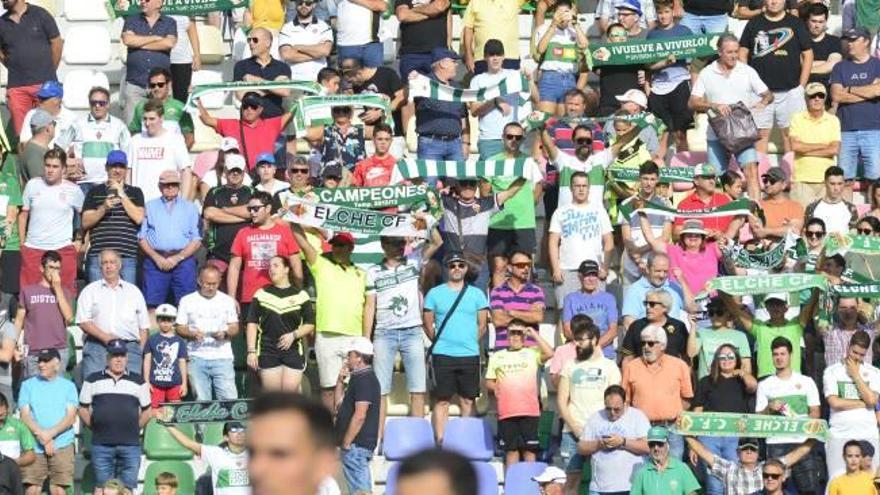 Aficionados del Elche, durante el partido del pasado domingo contra el Lugo .