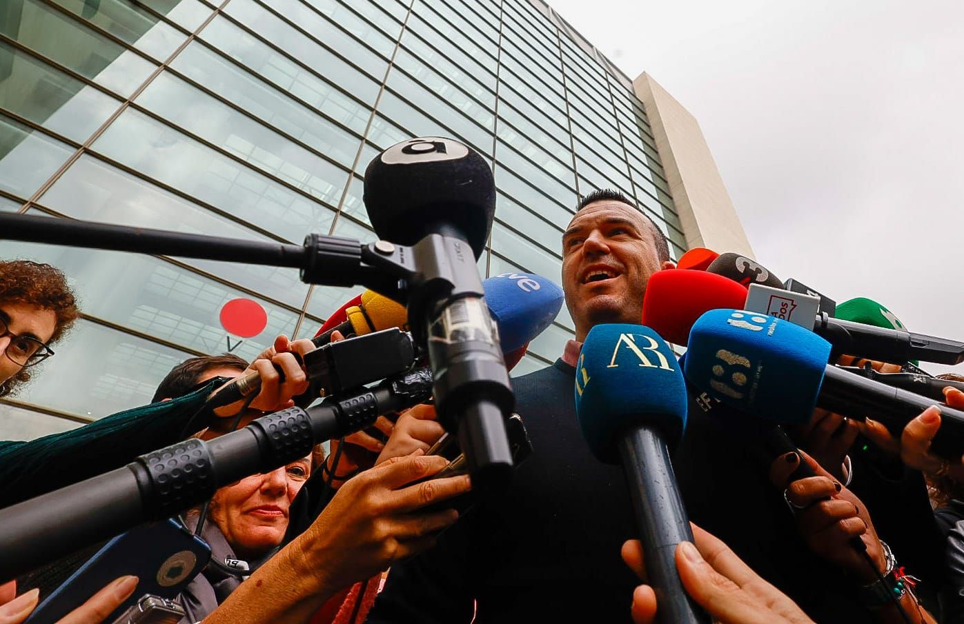 Así han entrado Pilar Bernabé y Vicent Mompó a la Ciudad de la Justicia