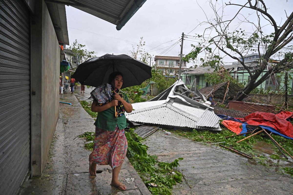 El ciclón Mocha arrasa las costas de Bangladés