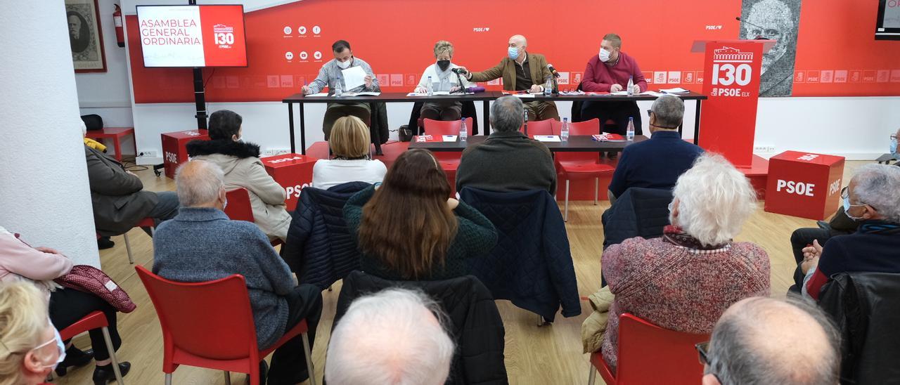 Una imagen de archivo de una asamblea del PSOE