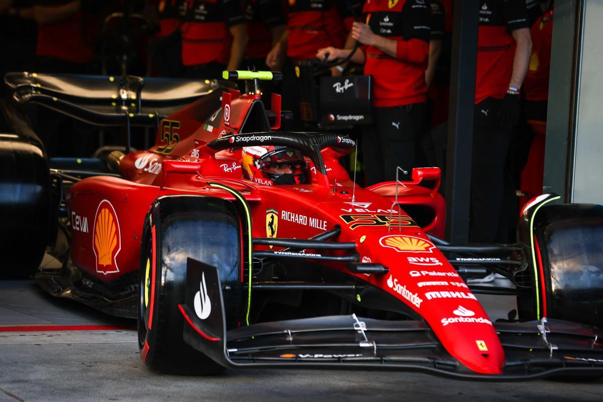 Carlos Sainz no pudo acabar la carrera en Albert Park con su Ferrari.