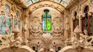 200 metros de vidrieras y un interior original: es una casa modernista única en el mundo y no es de Gaudí