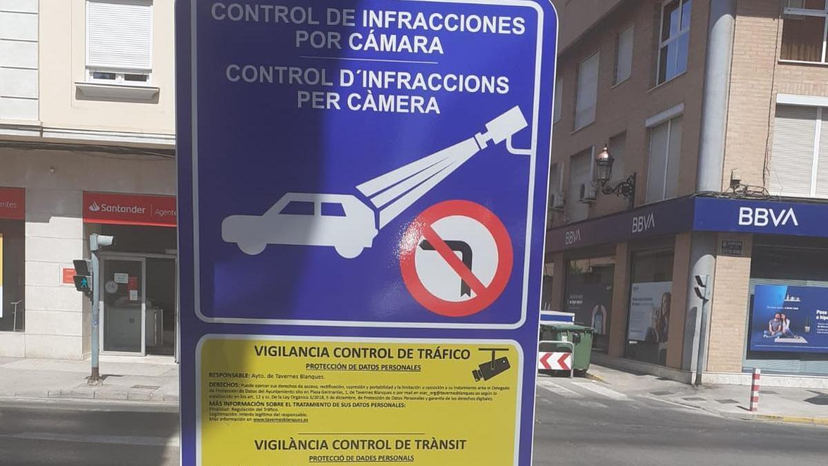 Cartel que advierte del control con cámaras sancionadoras