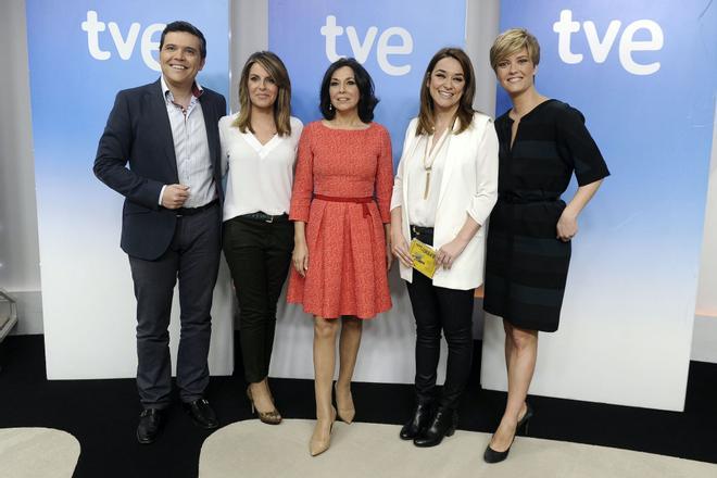 María Casado junto a Toñi Moreno y otros periodistas en 2014