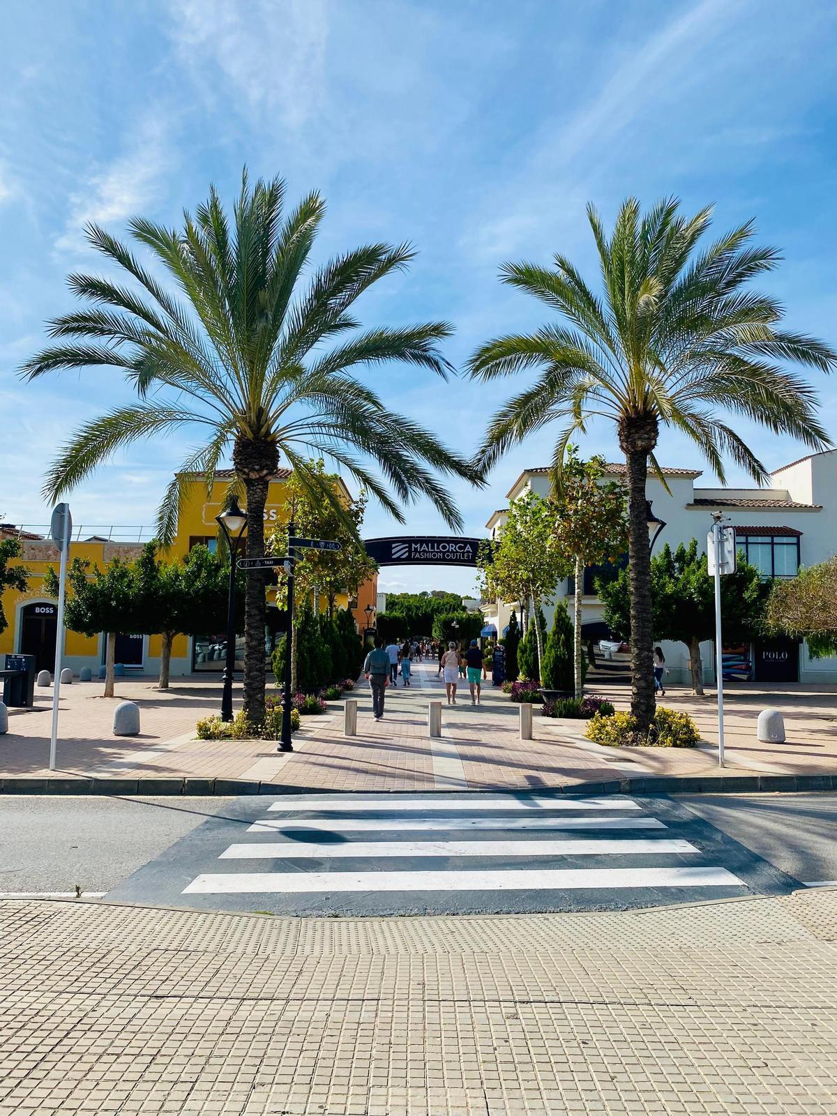 Das Mallorca Fashion Outlet liegt an der Inca-Autobahn.