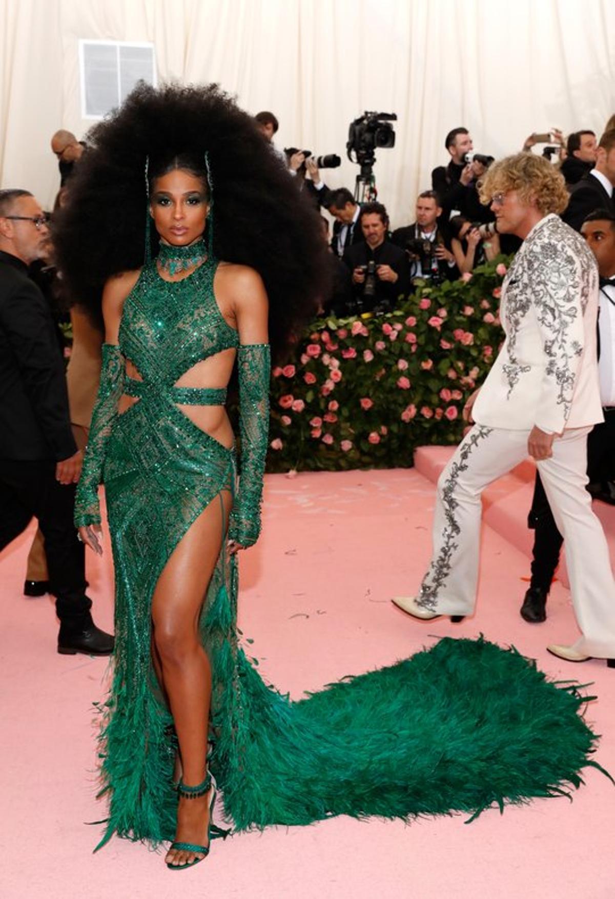 La cantante Ciara (’Level Up’), espectacular con un modelo de Peter Dundas.